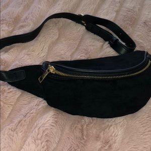 Black fannypack